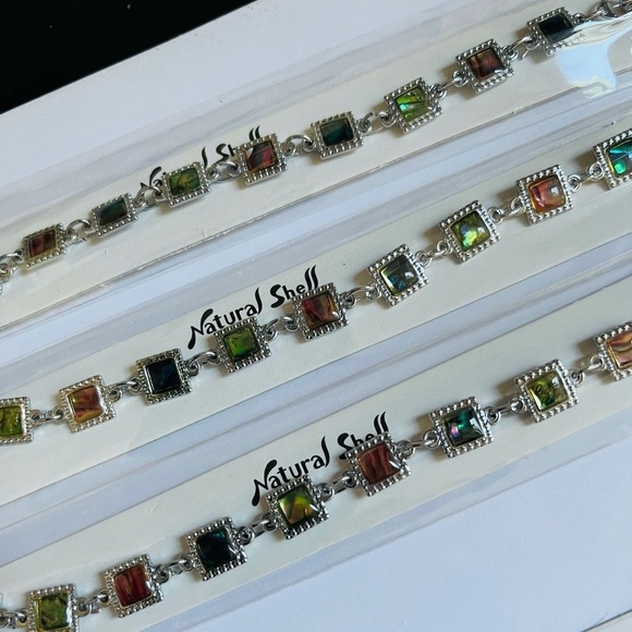 👋 3/$15 FASHION JEWELRY SQUARE SHAPED BRACELET - Picture 3 of 3